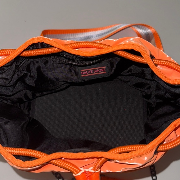 HAUTE SHORE. Mint condition. Neon Quilted crossbody bag. - Picture 3 of 6